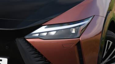 Фара Lexus RZ